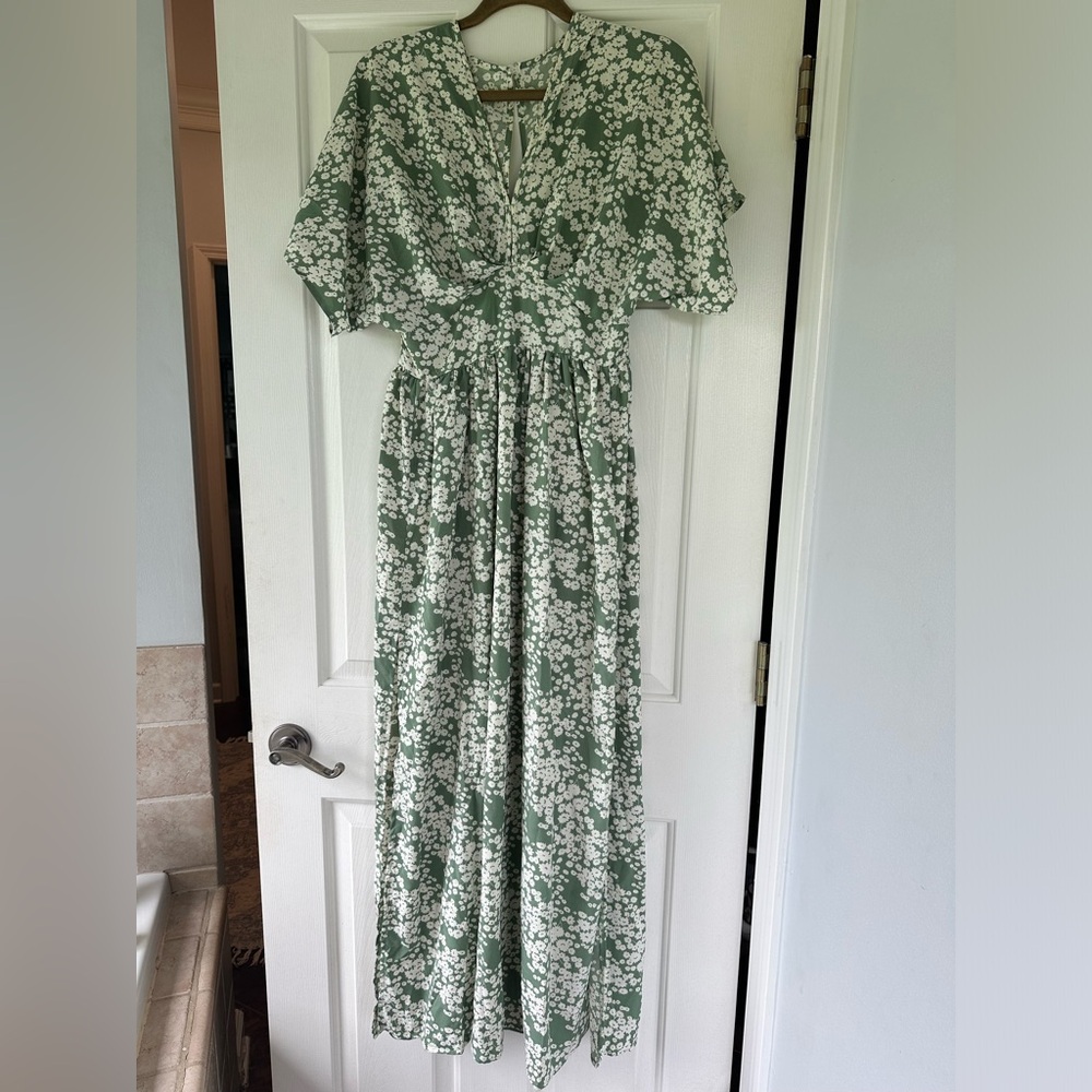 Screaming for pictures! Floral sage green dress! Perfect for summer or fall!